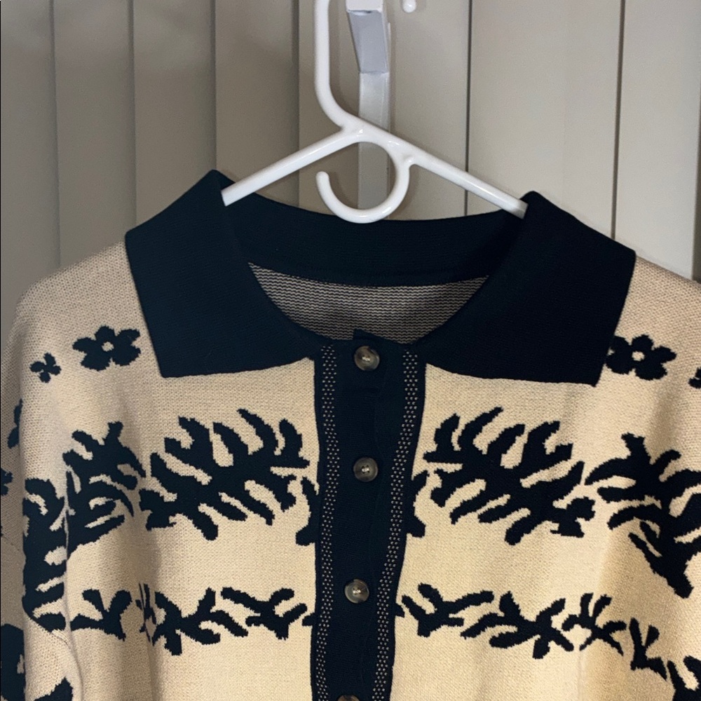 Floral Patterned Cream and Black Sweater - Picture 2 of 5